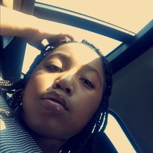 Meet your Posher, Lania